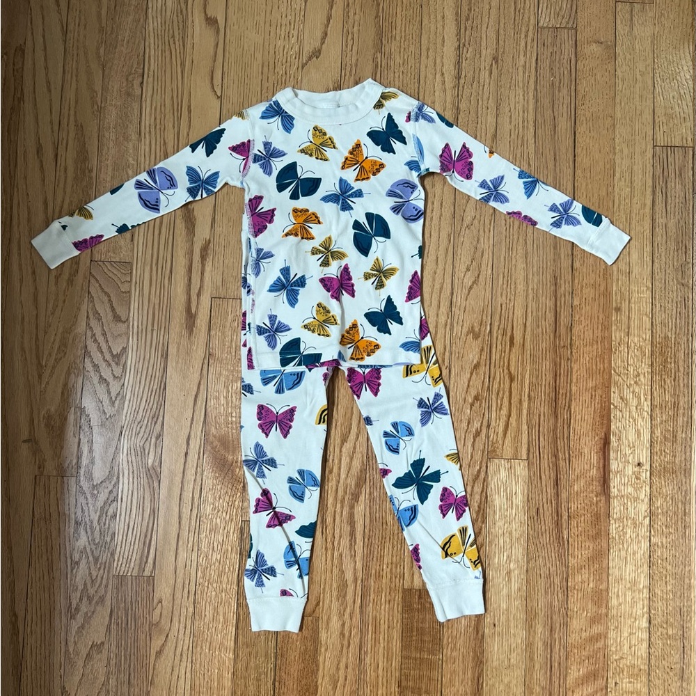 Hanna Andersson multicolored butterfly two piece pajamas, size 4.